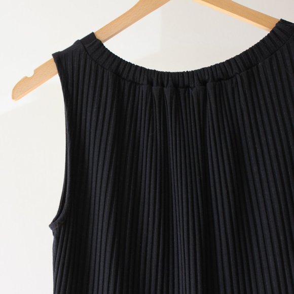 Amour Vert Black Tank Top - Picture 6 of 9